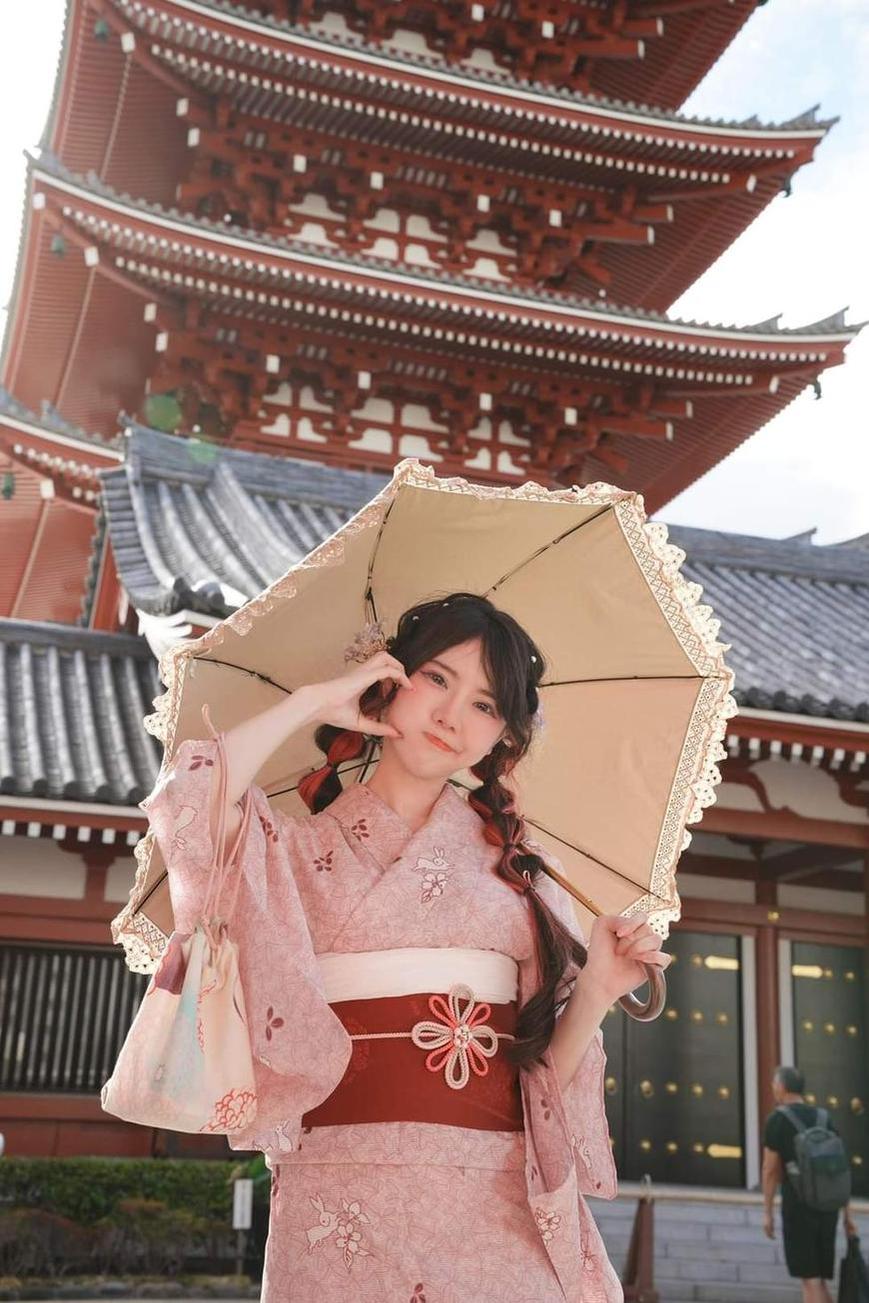 Sallydorasnow龙卷赏析之美，带您穿越视觉世界