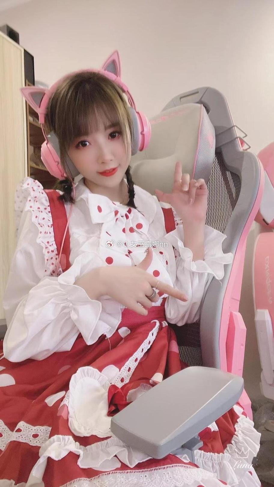小女巫露娜停播，作品美图分享，敬请期待新的照片合集