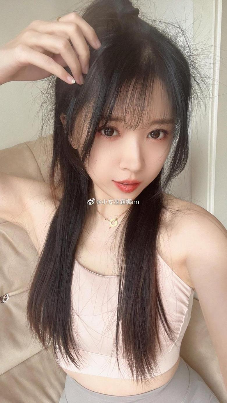 风格多样的图包，小女巫露娜微博套图为你呈现不同世界