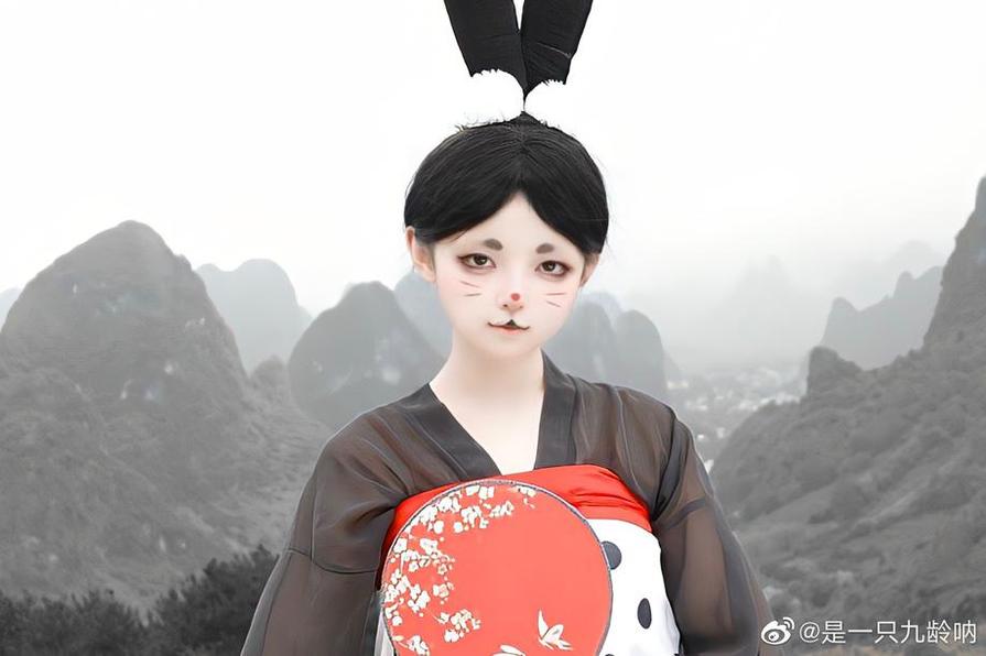 经典cos作品，是一只九龄真人扮演的角色。