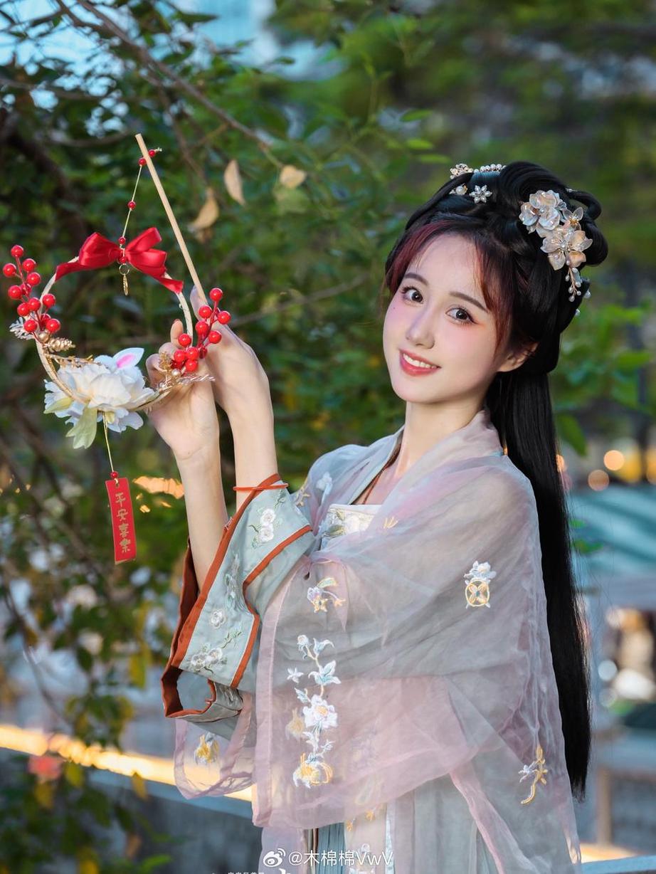 这是我原创的木绵绵owo你的怀中jk猫照片，专门为喜欢这个角色的人准备的。