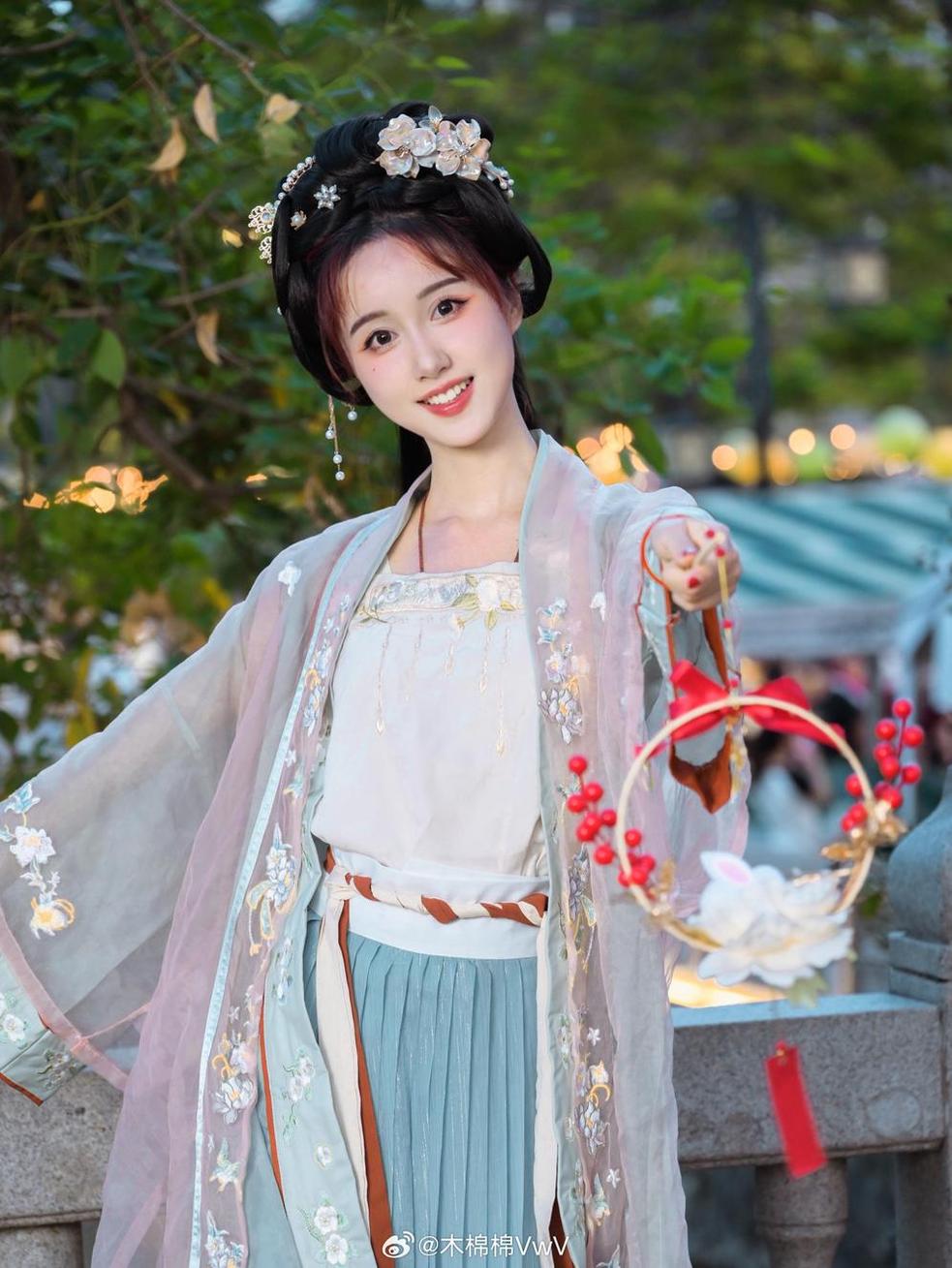 这组“木绵绵owo斯卡蒂”的Cos作品，魅力非凡