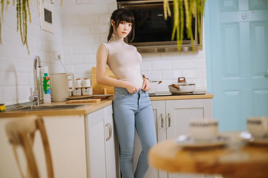 汪知子照片中的火焰女王，用她的美丽燃烧你的眼睛