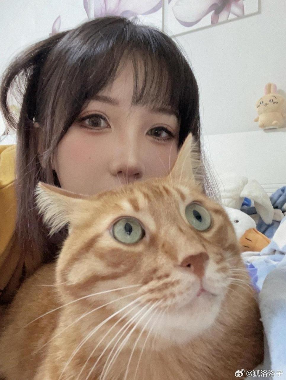 犬神洛洛子辉夜的摄影作品，超模范儿
