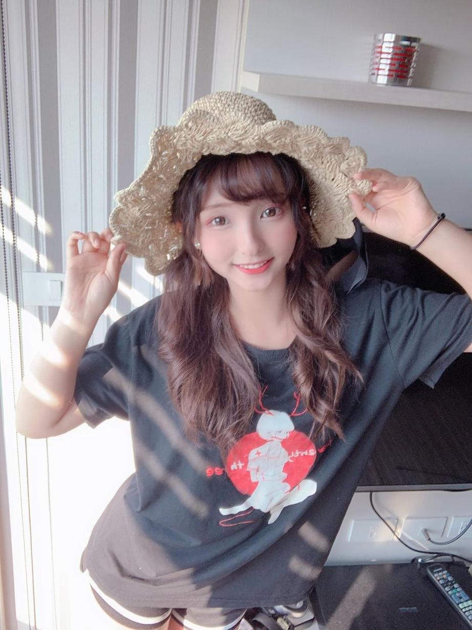 一套神乐坂真冬是Cosplay让你燃爆全场！不要错过