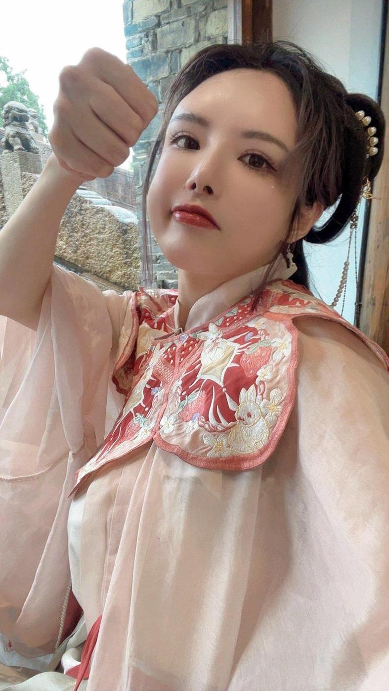 拥有原素材，秋与柯基cos购买充实图包。