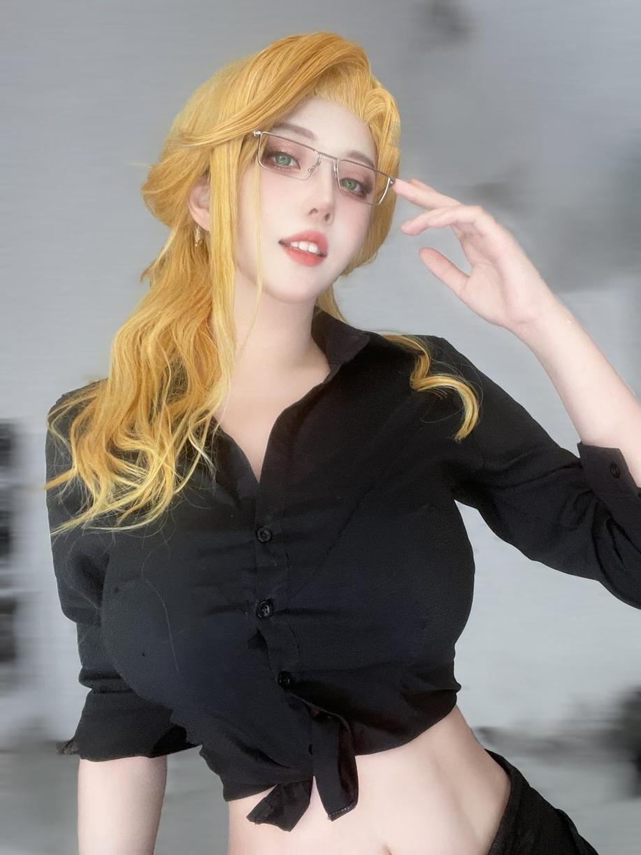 菌烨tako写真精选集锦，让你感受到cosplay的独特魅力。