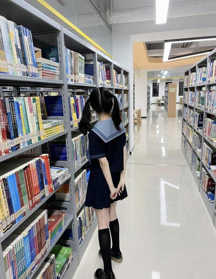 双马尾赛高酱红色运动服多种风格cos合集欣赏