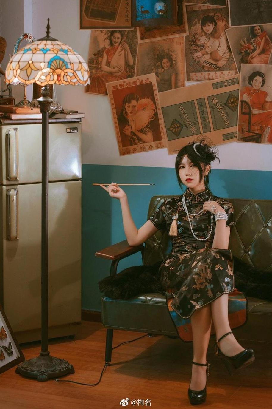 素颜美女逐月su图包，挑战自我创作无删