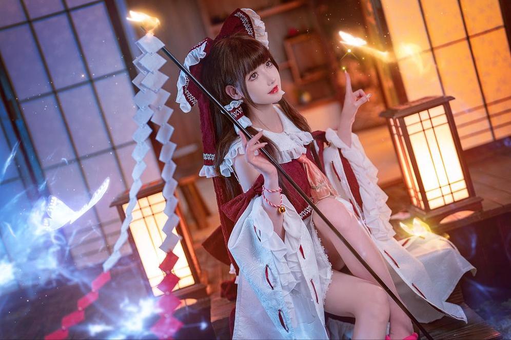 你值得拥有的露儿大魔王车模美图大套装，尽在此处