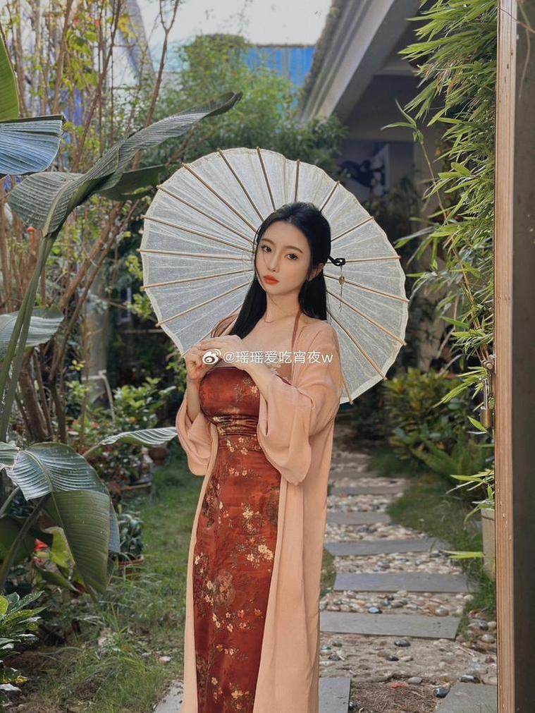 鬼畜瑶在不在W柴郡，今天给大家带来一个完美的cos作品分享